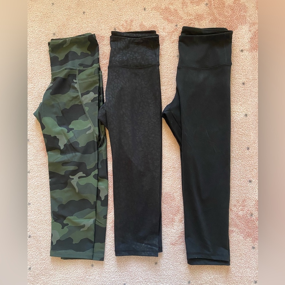 Bundle of Old Navy Women’s Active Cropped Leggings Powersoft & Go Dry Medium M